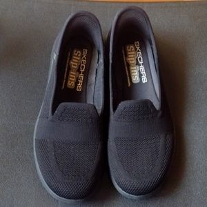 Women's Black Skechers Hands Free Slip-ins